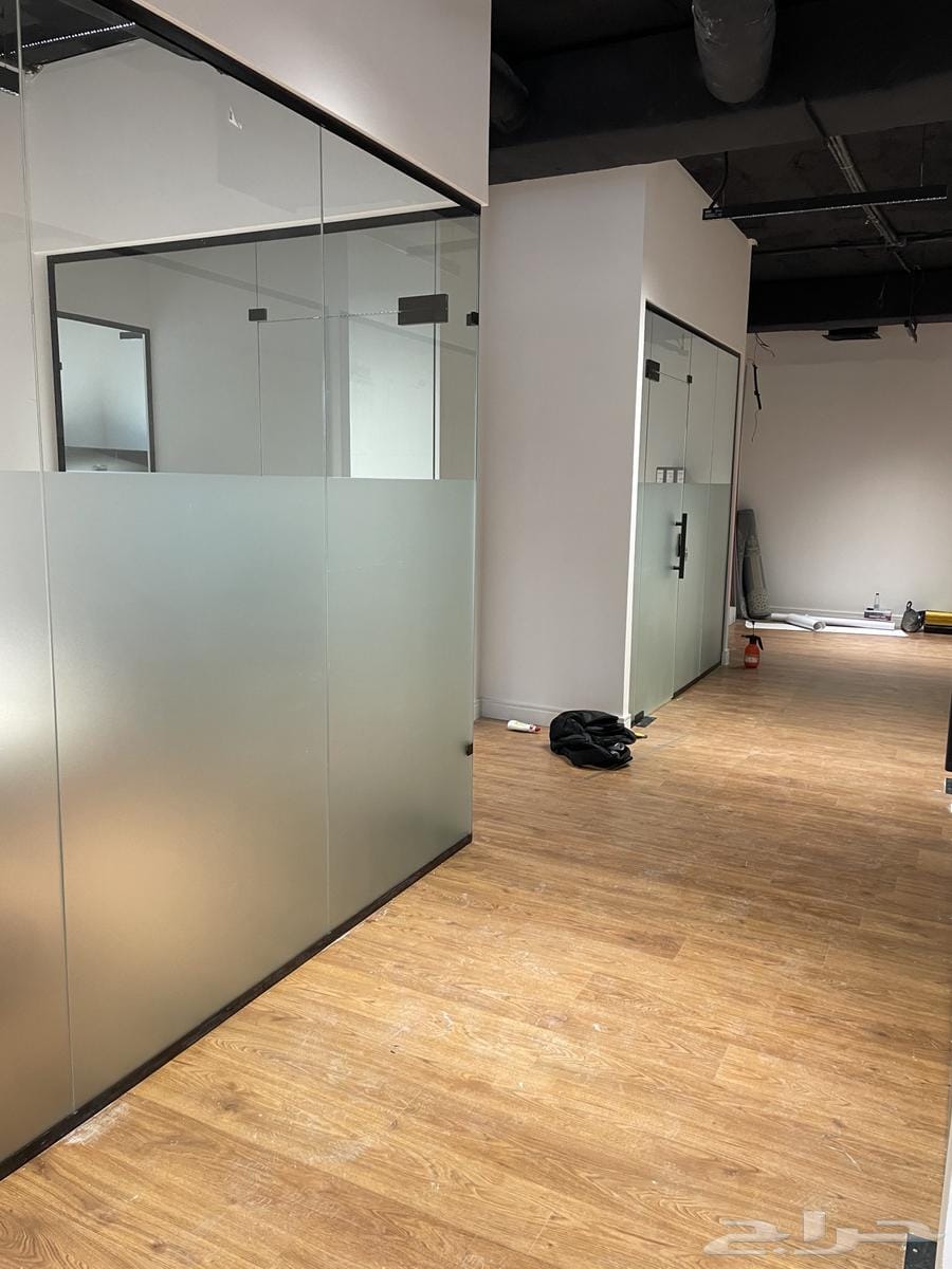 مكتب زجاج سيكوريت أنيق