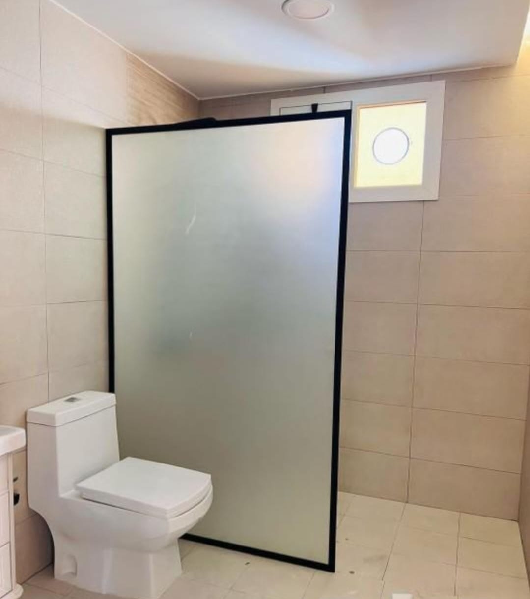 شاور زجاج سيكوريت ثلجي