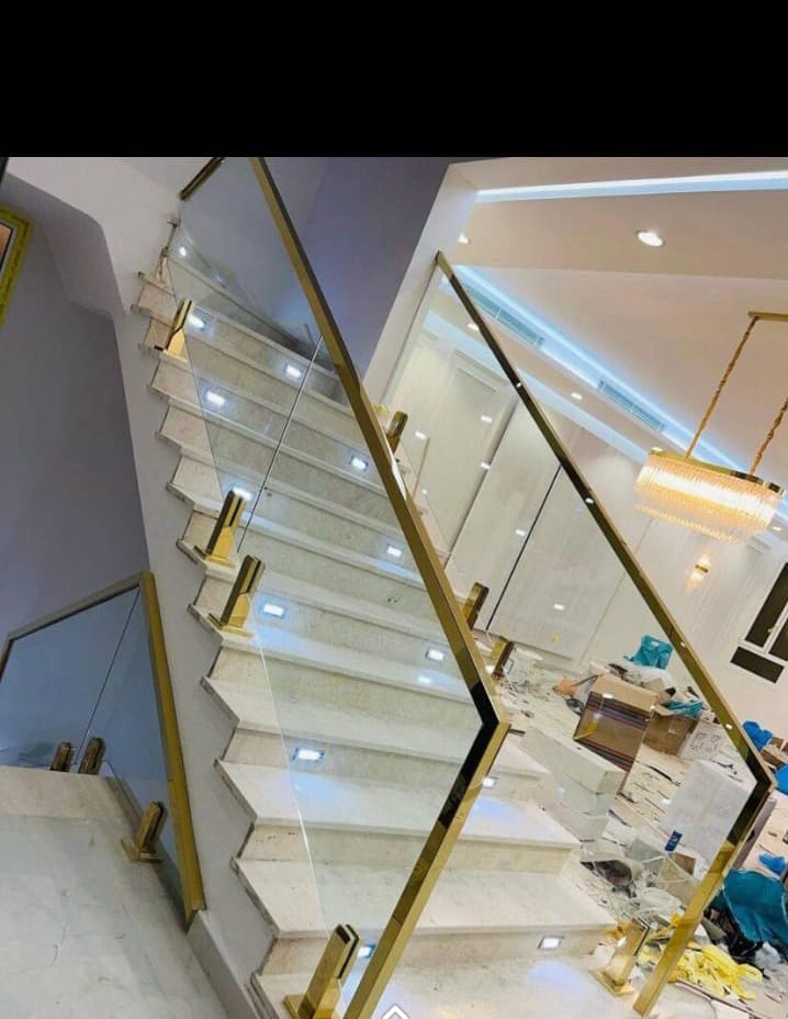 درابزين زجاج سيكوريت للسلالم